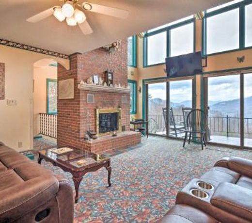 Burnsville Hideaway with Deck and Panoramic Mtn Views