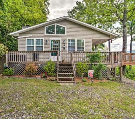 Burnsville Cottage with Deck and Blue Ridge Mtn Views!