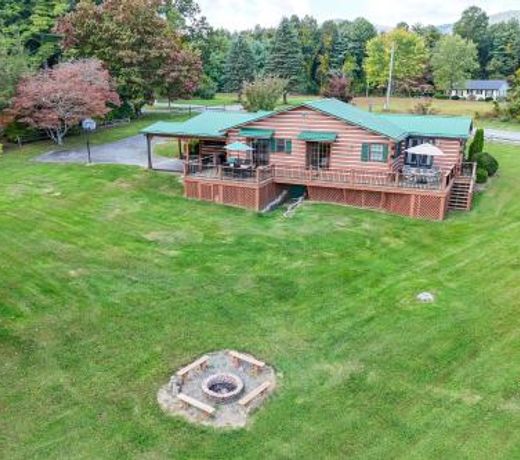Spacious Glade Valley House with Mountain Scenery!