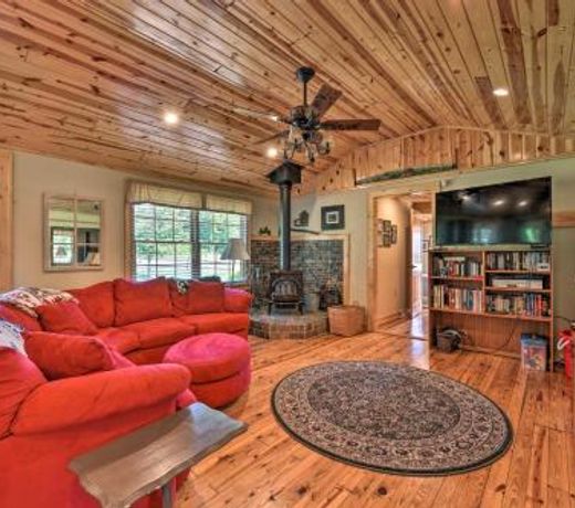 Spacious Glade Valley House with Mountain Scenery!