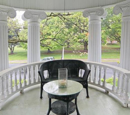 Double Oaks Bed & Breakfast