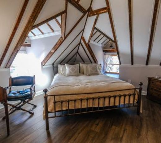 Double Oaks Bed & Breakfast