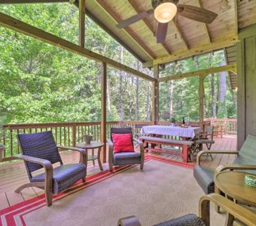 2BR Highlands Luxury Cabin with Stone Firepit In Town