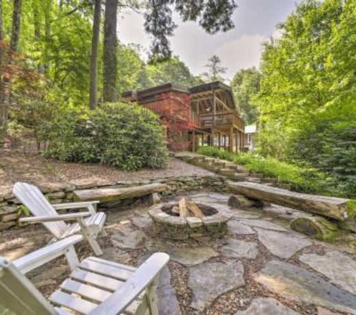 2BR Highlands Luxury Cabin with Stone Firepit In Town
