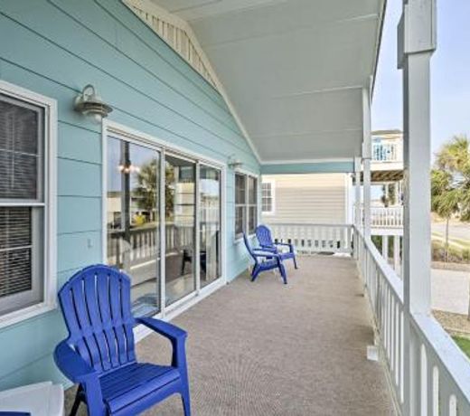 Pet-Friendly Second Row House Steps to Beach!