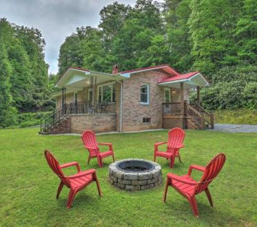 Charming Blue Ridge Mtn Cottage about 4 Mi to Hiking!