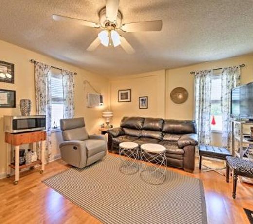Nags Head Apt with Patio - half Mile Walk to Beach!