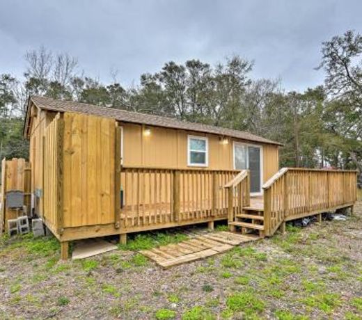Studio with Outdoor Shower 6 Mi to Ocean Isle Beach!