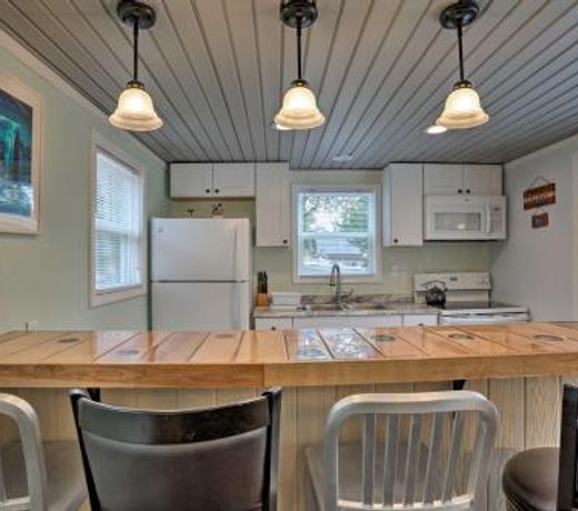Studio with Outdoor Shower 6 Mi to Ocean Isle Beach!