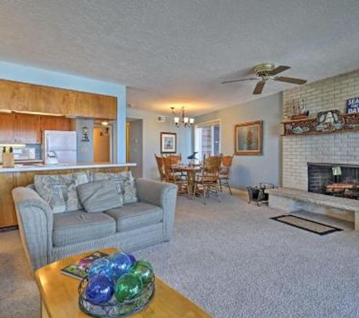 Spacious Resort Condo - Steps to Lincoln Beach!