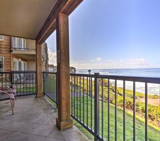 Spacious Resort Condo - Steps to Lincoln Beach!