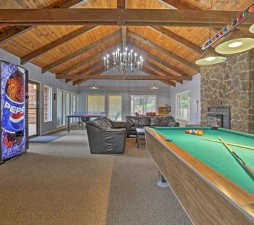 Beachfront Lincoln City Condo-Patio and Pool Access!