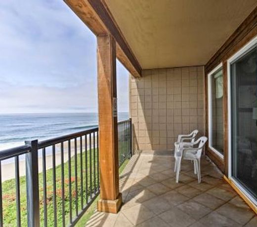 Oceanfront Oregon Getaway - Steps to Lincoln Beach