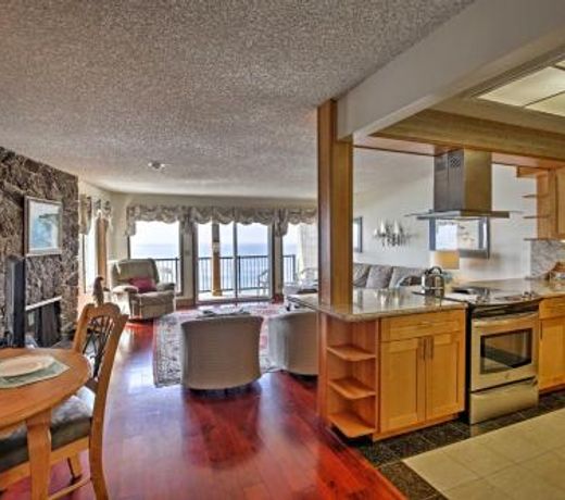 Oceanfront Oregon Getaway - Steps to Lincoln Beach