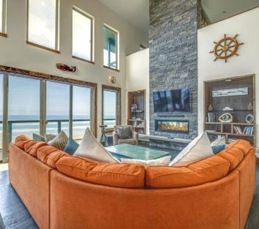 Oceanfront Home with Hot Tub and Sauna, 8 Mi to Newport