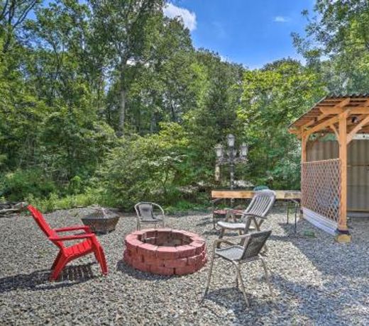 Home with Hot Tub, Fire Pit, Koi Pond Walk to Lake!