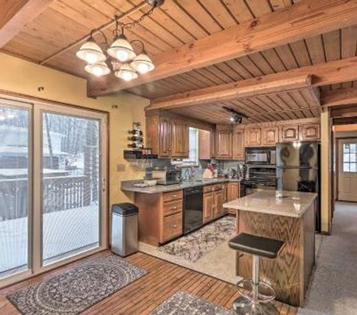 Home with Hot Tub, Fire Pit, Koi Pond Walk to Lake!