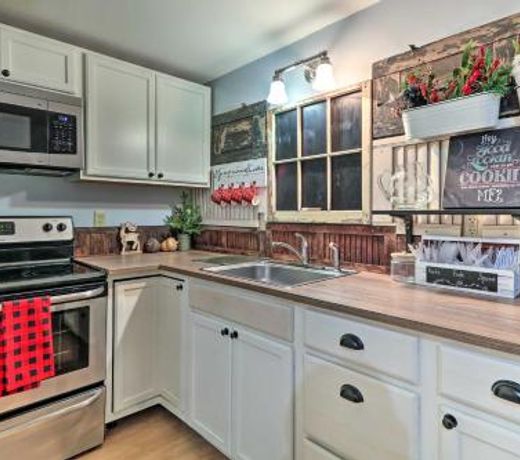 Grand 4,000 Sq Ft House - 11 Miles to Lancaster!