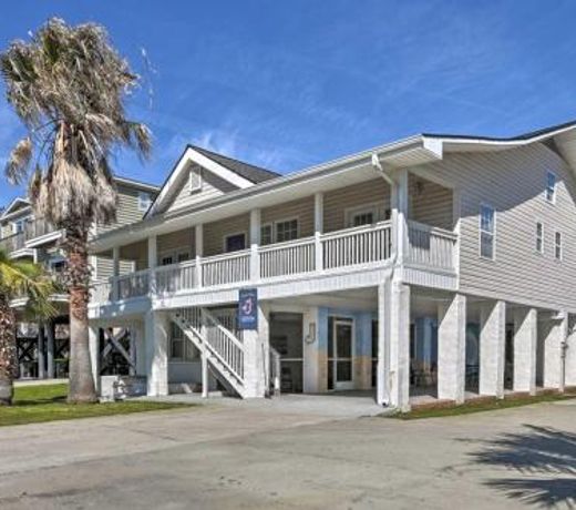 Murrells Inlet Upstairs Unit 1 Block to Beach!