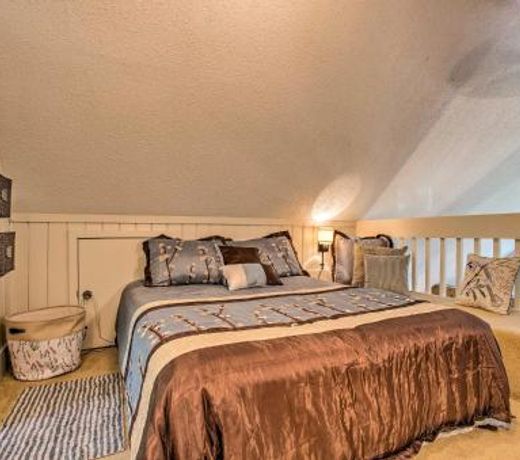 Gated Keowee Keys Home with Mtn View and Lake Access!