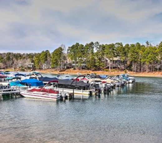 Lake Keowee Condo with Balcony and Resort Amenities!