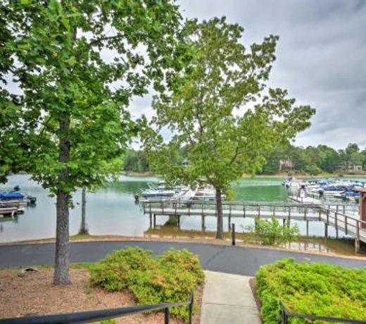 Condo on Lake Keowee with Resort Amenities, Pool