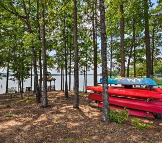 Lake Keowee Resort Condo with Balcony and Pool Access!