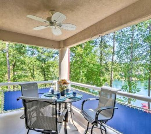 Lake Keowee Condo with Views and Pools and Marina!