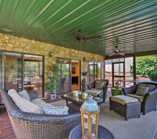 Lakefront Keowee Retreat with Dock about 14 Mi to Clemson