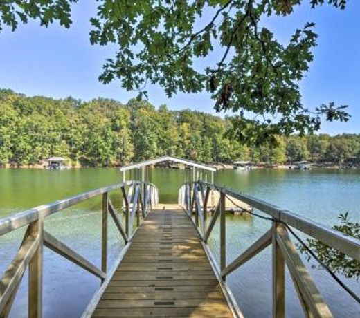 Lake Hartwell Home with Dock Less Than 10 Miles to Clemson!