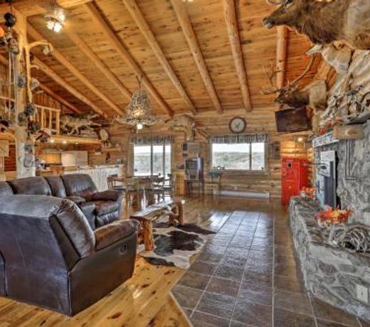 Custom Belle Fourche Cabin Big Group Retreat