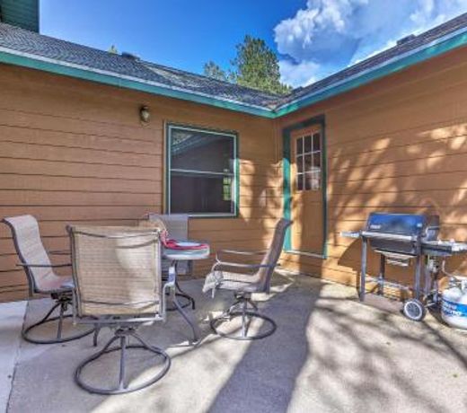 Family Cabin with Hot Tub and Patio - 9 Mi to Deadwood