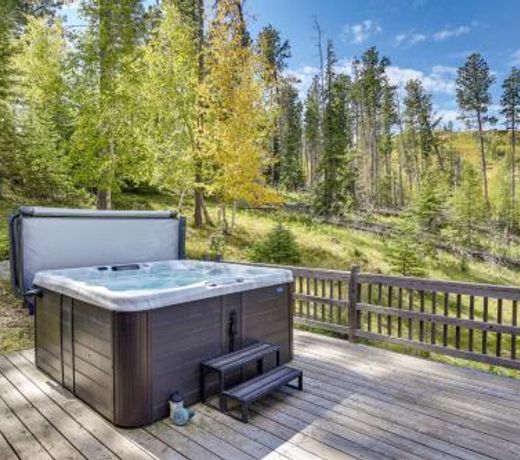 Cozy Cabin in Lead with Hot Tub Near Hiking and Skiing