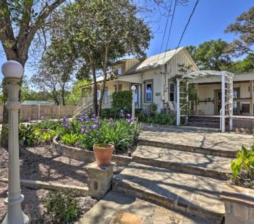 Charming New Braunfels Home with Spacious Deck!