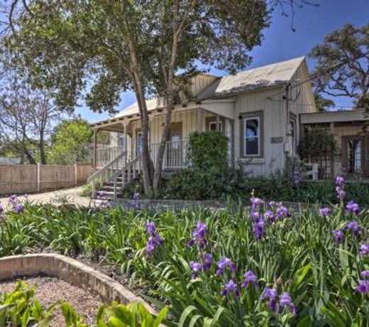 Charming New Braunfels Home with Spacious Deck!