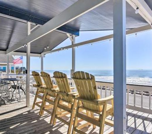 Spacious Surfside Home with Deck on Pedestrian Beach