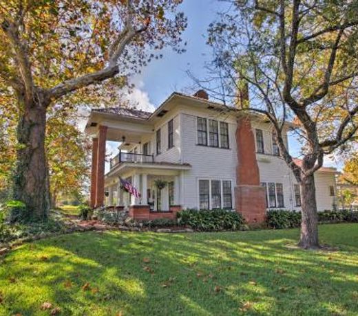 Historic Huntington Home on 1000 Acres with Lake View