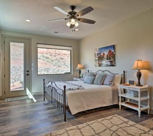 Kanab Home with Resort Amenities - Drive to Zion!