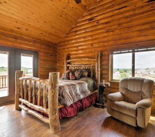 Kanab Cabin with Hot Tub, Fire Pit and Panoramic Views!