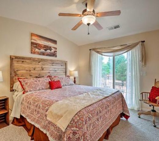 Kanab Condo with Pool and Patio, 30mi to Zion NP!
