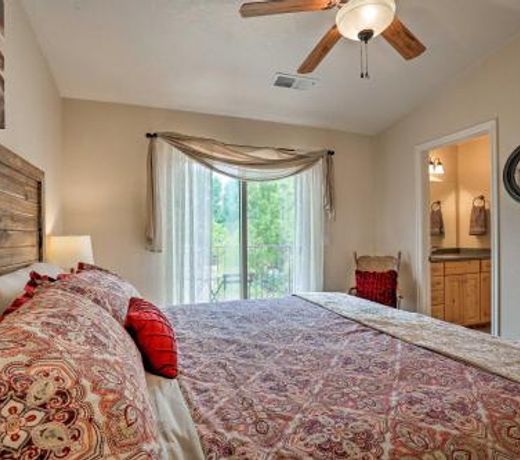 Kanab Condo with Pool and Patio, 30mi to Zion NP!