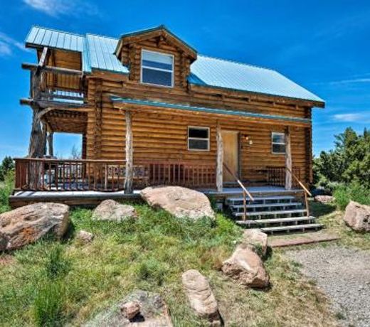 Pet-friendly Moab Cabin with Mtn Views and BBQ!