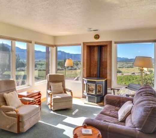Zion Mountain Guest House with Canyon Vistas!