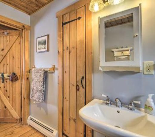 Secluded Upscale Cabin - Near Jay Peak Resort