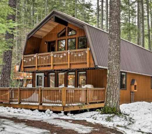 Mountain Chalet with Private Hot Tub by Cle Elum Lake