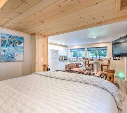 Seattle Area Studio with Fireplace-2 Mi to State Park