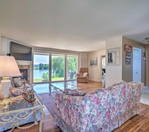 Lake House with Dock and Hot Tub 1Mi to Surf n Slide