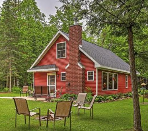 Secluded Birnamwood Cottage with Deck and River Views!