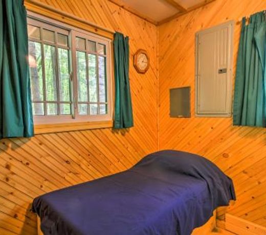 Warm and Cozy Cabin with Dock and Fire Pit on Largon Lake