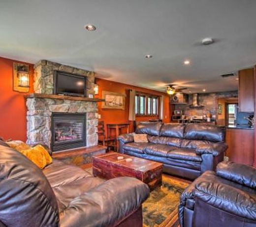 Waterfront Lake Koshkonong Home with Pier and Fire Pit!
